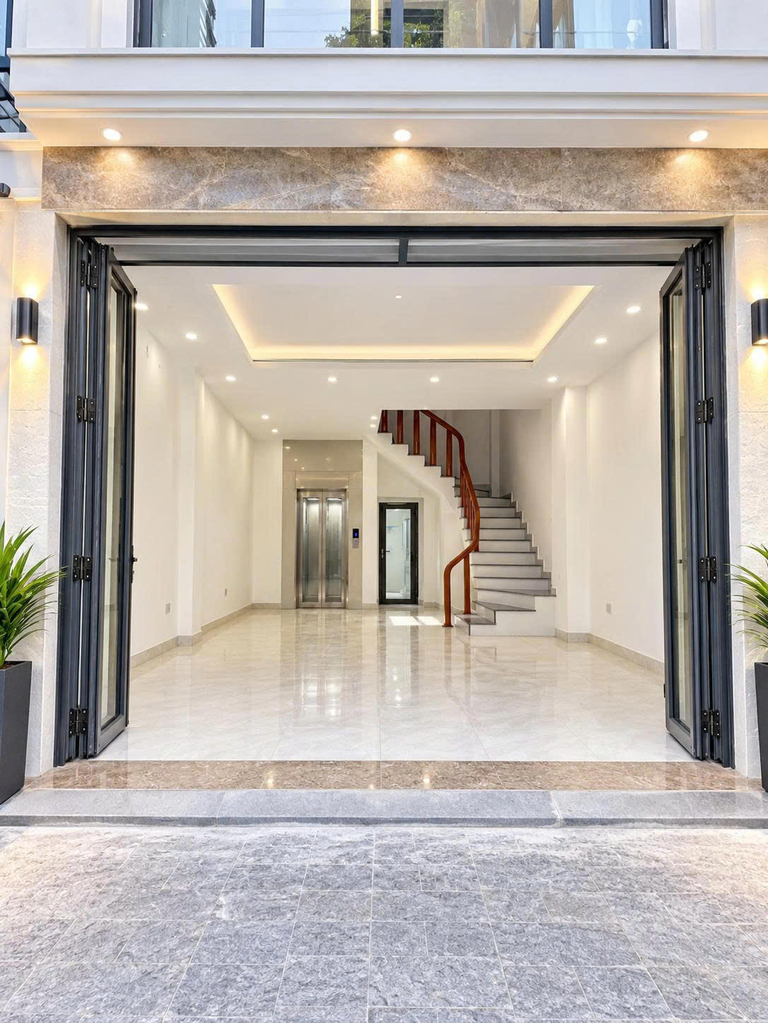 NHÀ XÂY MỚI 5 TẦNG THANG MÁY ĐÔNG NGẠC - KẺ VẼ - BẮC TỪ LIÊM&nbsp;
